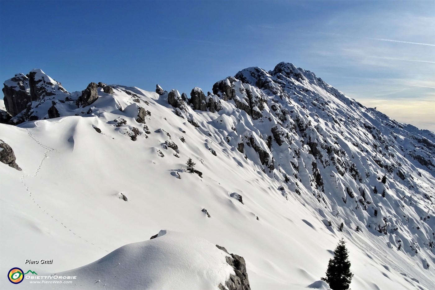 44 Ecco la traccia per il Passo 'La forca' con vista in Cima Alben.JPG -                                